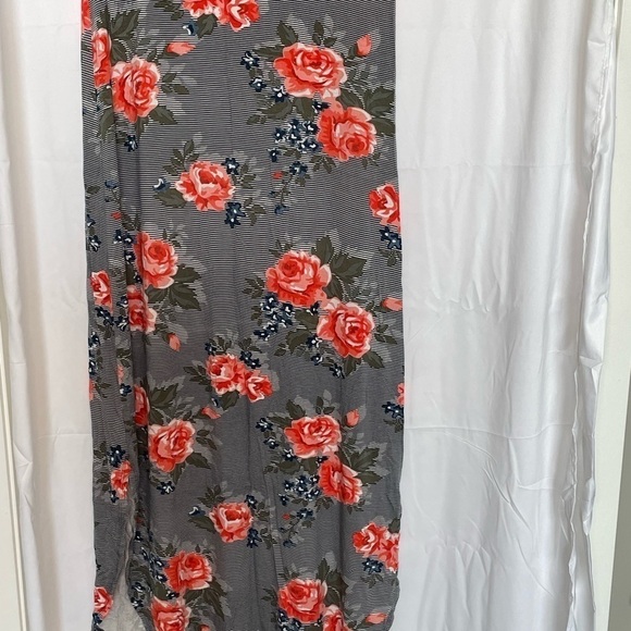 Lularoe/Macy V-Neck Maxi Dress​​​​​​​​​​ - Picture 6 of 11
